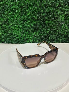 Tortoiseshell Square Frame Women's Sunglasses - Brown Lenses